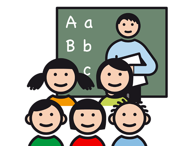 Kinder und eine Lehrkraft vor einer Tafel